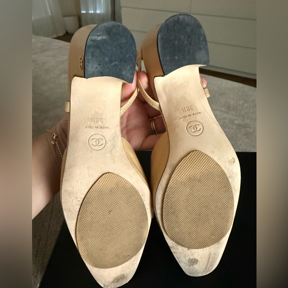 CHANEL Two-Tone Beige and Black Slingbacks 38.5 Excellent Condition - Picture 5 of 7